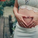 gravida-fazendo-coração-na-barriga